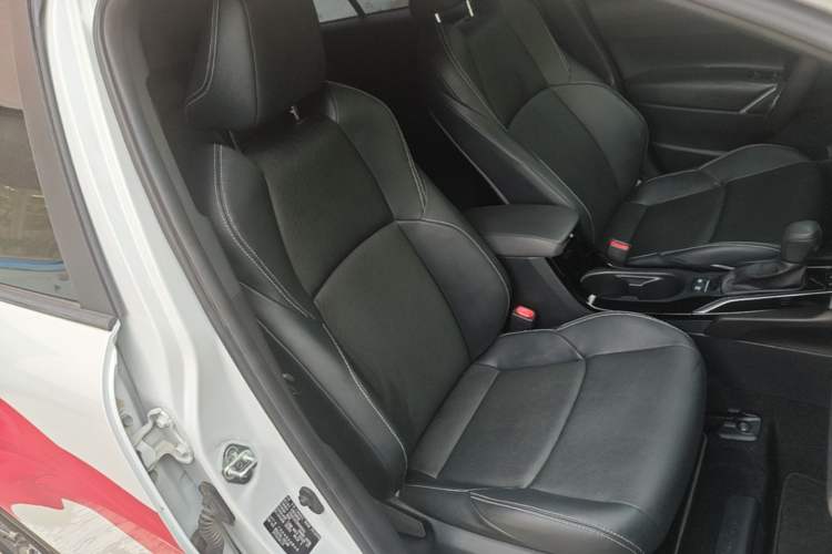Used Toyota FRONTLANDER 2022 2.0L CVT Luxury PLUS Edition Right Front Seat