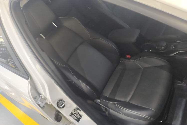 Used Toyota FRONTLANDER 2022 2.0L CVT Luxury Edition Right Front Seat