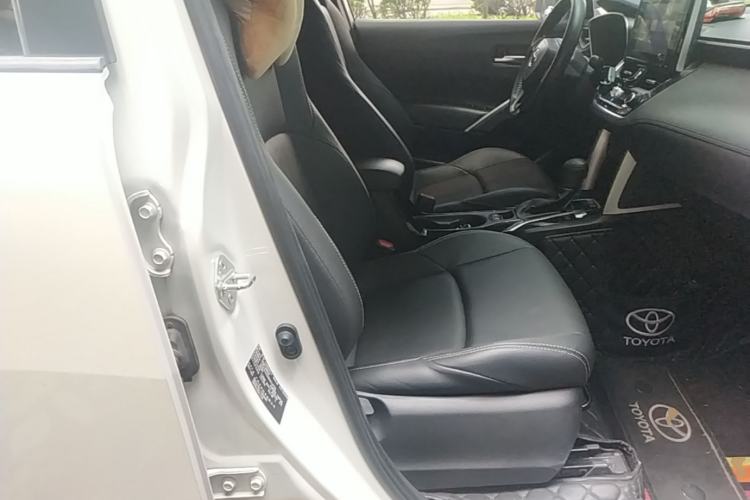 Used Toyota FRONTLANDER 2022 2.0L CVT Luxury Edition Right Front Seat