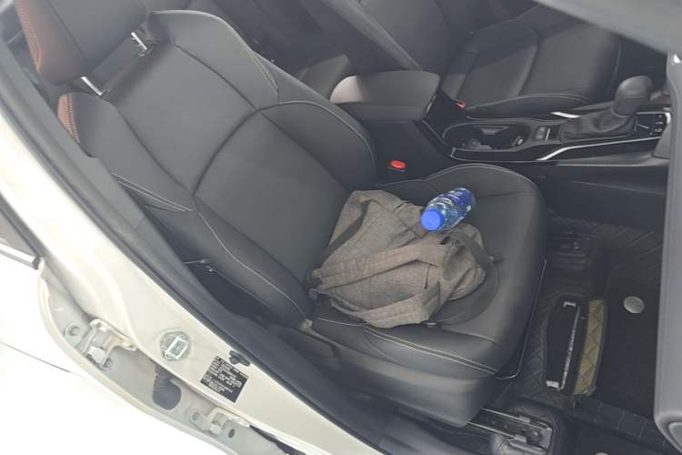 Used Toyota FRONTLANDER 2022 2.0L CVT Luxury PLUS Edition Right Front Seat