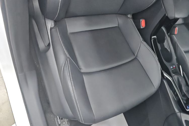 Used Toyota FRONTLANDER 2022 2.0L CVT Luxury PLUS Edition Right Front Seat