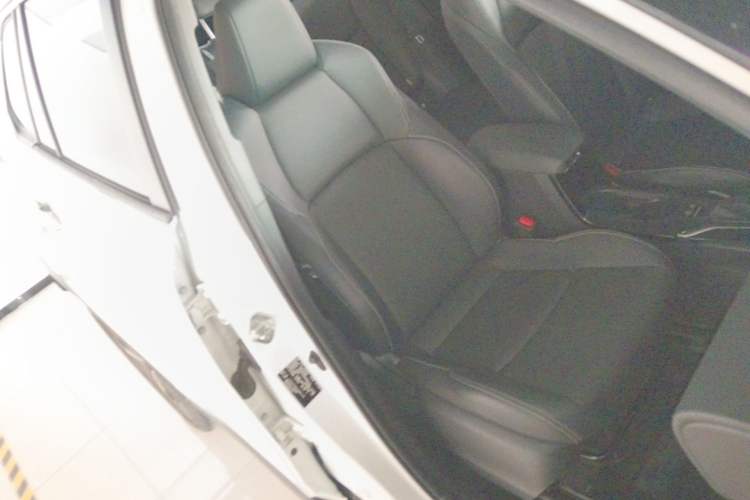 Used Toyota FRONTLANDER 2022 2.0L CVT Luxury PLUS Edition Right Front Seat