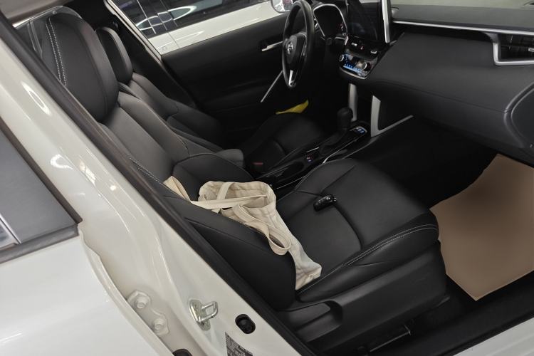 Used Toyota FRONTLANDER 2022 2.0L CVT Luxury PLUS Edition Right Front Seat