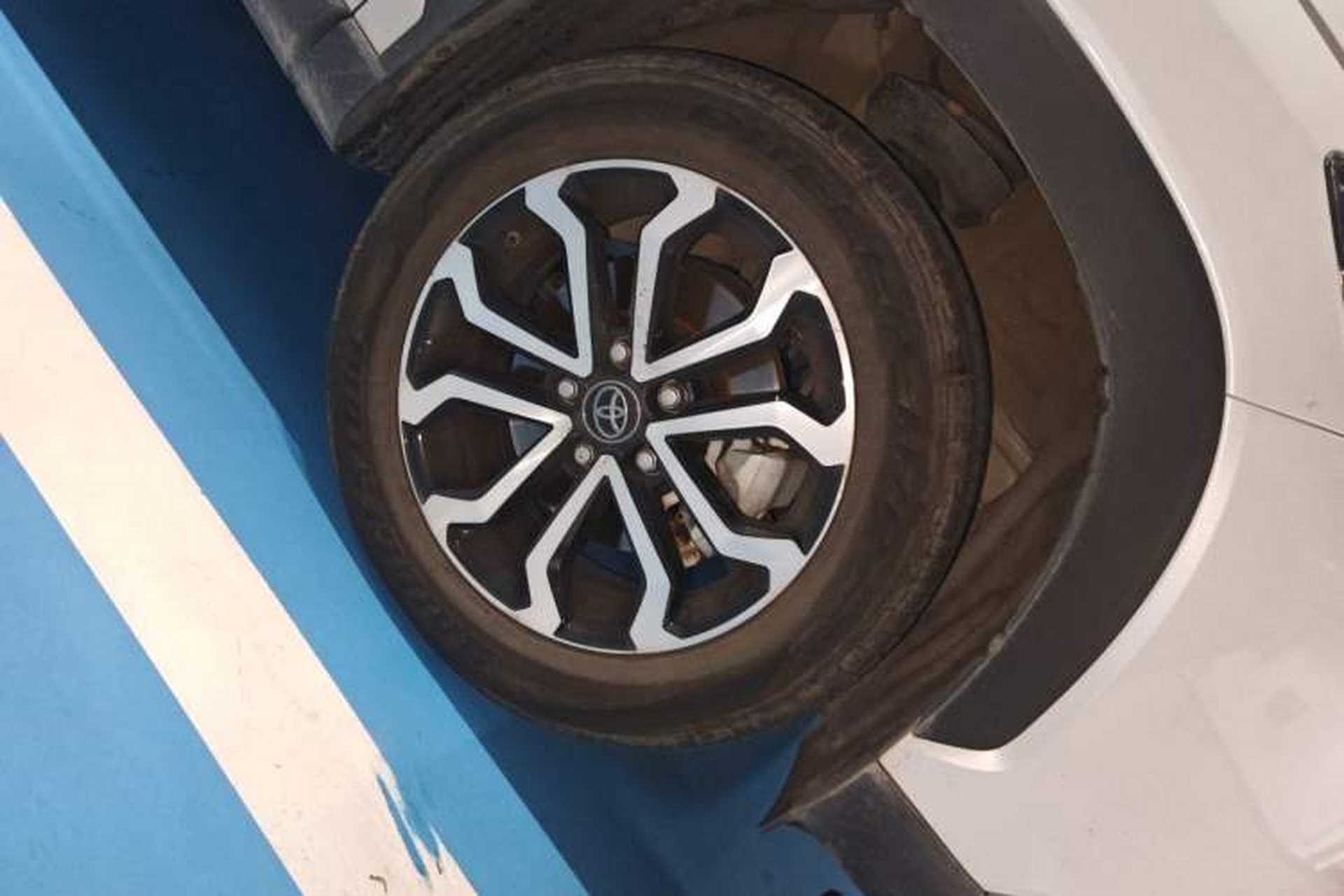 Used Toyota FRONTLANDER 2022 2.0L CVT Luxury Edition Right Front Wheel Hub