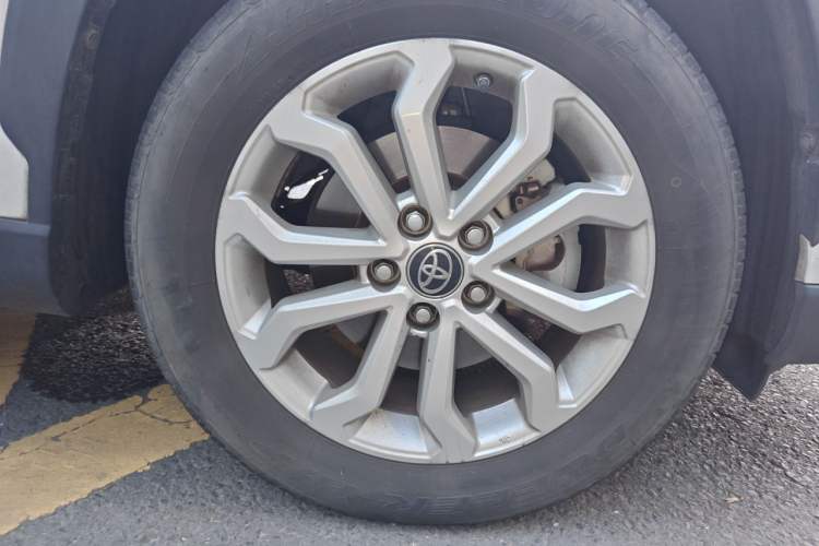 Used Toyota FRONTLANDER 2022 2.0L CVT Leading Edition Right Front Wheel Hub