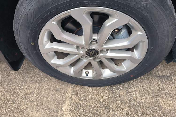 Used Toyota FRONTLANDER 2022 2.0L CVT Elite Edition Right Front Wheel Hub