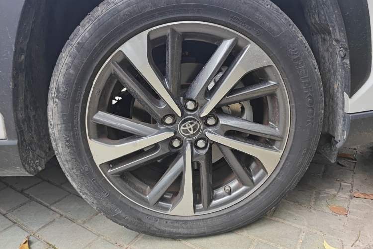 Used Toyota FRONTLANDER 2022 2.0L CVT Luxury PLUS Edition Right Front Wheel Hub