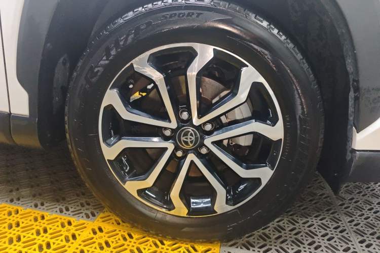 Used Toyota FRONTLANDER 2022 2.0L CVT Luxury Edition Right Front Wheel Hub