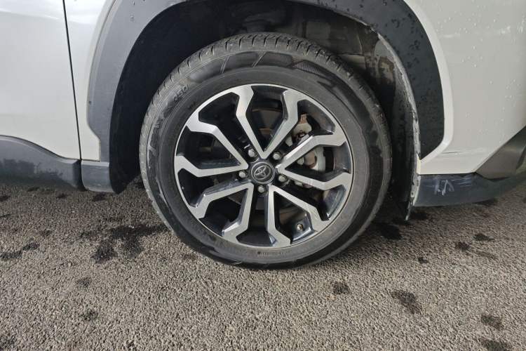 Used Toyota FRONTLANDER 2022 2.0L CVT Luxury Edition Right Front Wheel Hub