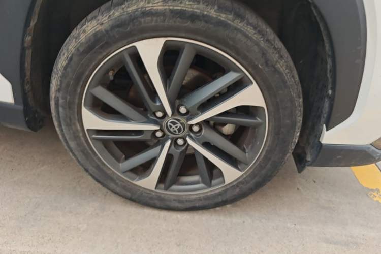 Used Toyota FRONTLANDER 2022 2.0L CVT Luxury PLUS Edition Right Front Wheel Hub