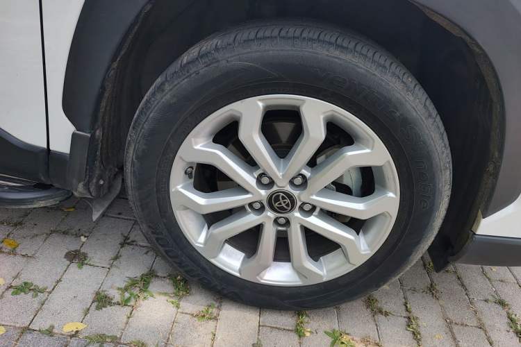 Used Toyota FRONTLANDER 2022 2.0L CVT Elite Edition Right Front Wheel Hub