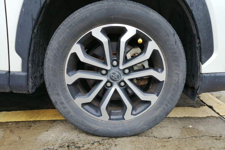 Used Toyota FRONTLANDER 2022 2.0L CVT Luxury Edition Right Front Wheel Hub