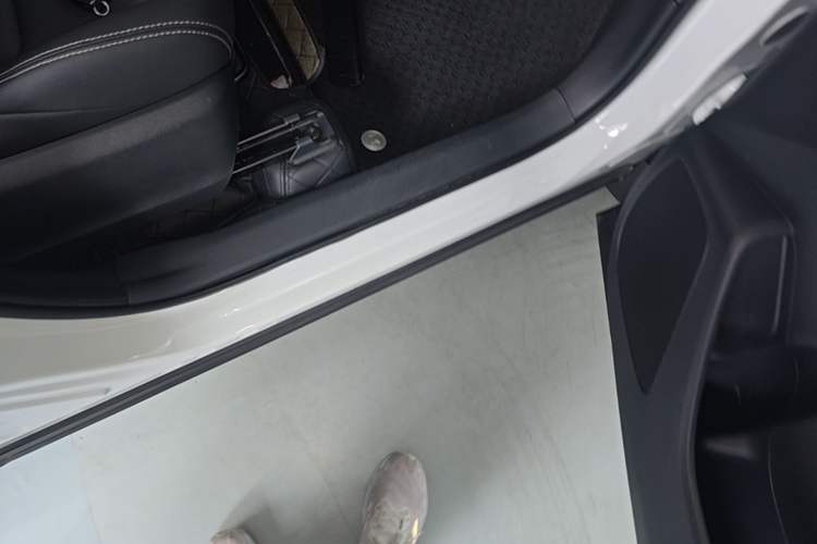 Used Toyota FRONTLANDER 2022 2.0L CVT Luxury PLUS Edition Right Side Sill