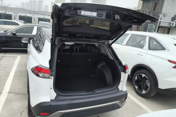 Used Toyota FRONTLANDER 2022 2.0L CVT Luxury PLUS Edition Trunk
