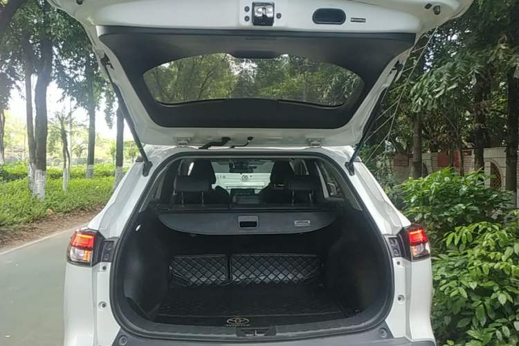Used Toyota FRONTLANDER 2022 2.0L CVT Luxury Edition Trunk