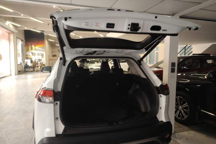 Used Toyota FRONTLANDER 2022 2.0L CVT Luxury PLUS Edition Trunk