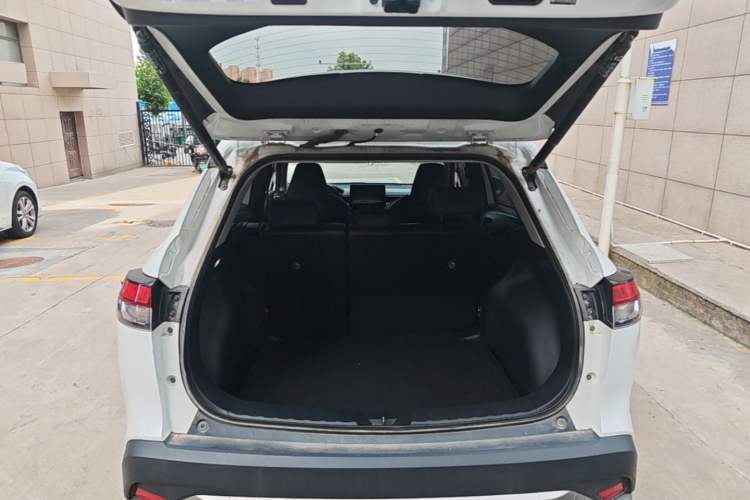 Used Toyota FRONTLANDER 2022 2.0L CVT Luxury PLUS Edition Trunk