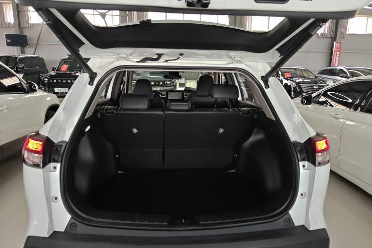 Used Toyota FRONTLANDER 2022 2.0L CVT Luxury PLUS Edition Trunk