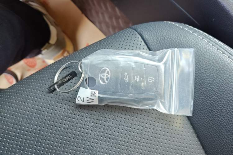 Used Toyota FRONTLANDER 2022 2.0L CVT Luxury PLUS Edition Vehicle Key