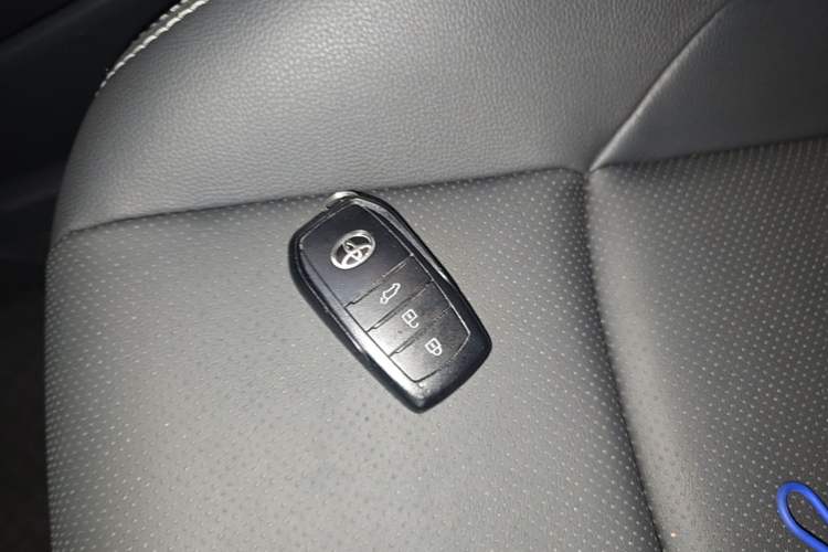 Used Toyota FRONTLANDER 2022 2.0L CVT Luxury PLUS Edition Vehicle Key