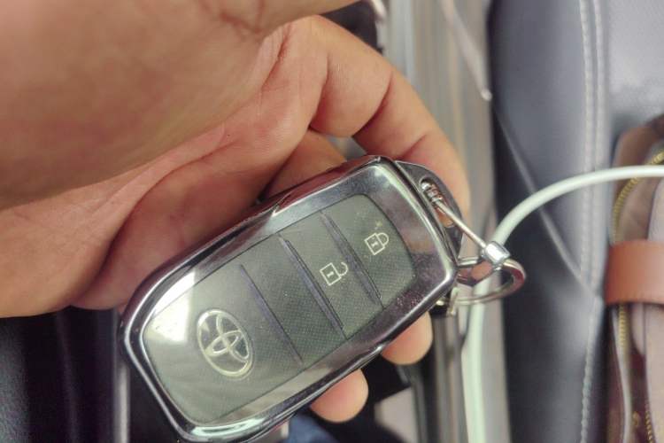 Used Toyota FRONTLANDER 2022 2.0L CVT Luxury Edition Vehicle Key