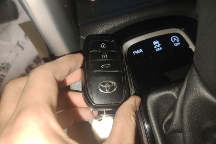 Used Toyota FRONTLANDER 2022 2.0L CVT Luxury PLUS Edition Vehicle Key