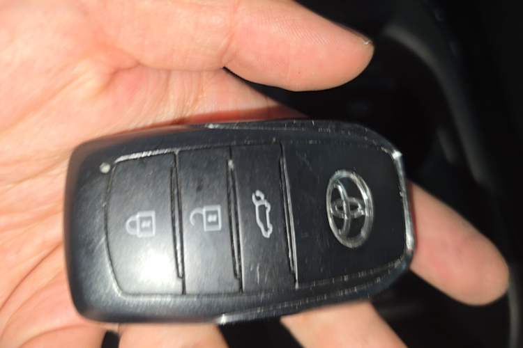 Used Toyota FRONTLANDER 2022 2.0L CVT Luxury PLUS Edition Vehicle Key