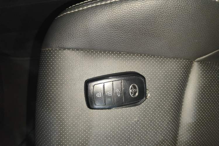 Used Toyota FRONTLANDER 2022 2.0L CVT Luxury PLUS Edition Vehicle Key