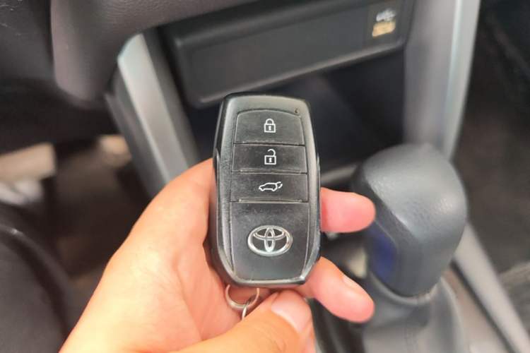 Used Toyota FRONTLANDER 2022 2.0L CVT Luxury PLUS Edition Vehicle Key
