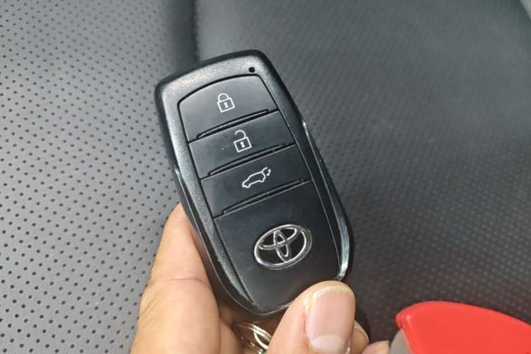 Used Toyota FRONTLANDER 2022 2.0L CVT Luxury PLUS Edition Vehicle Key