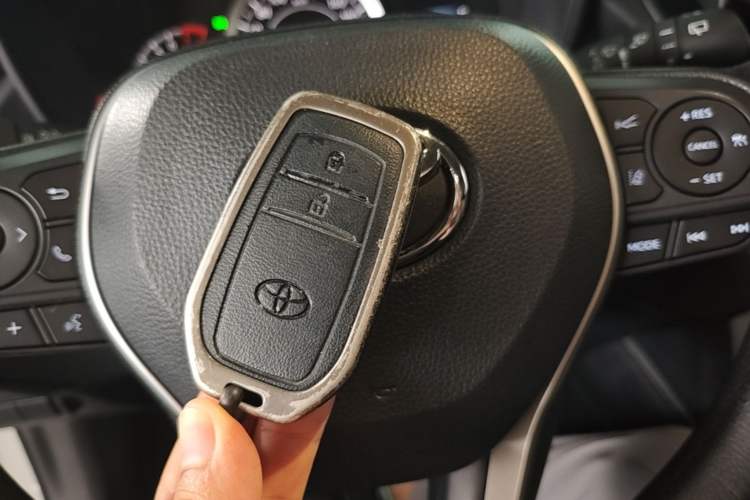 Used Toyota FRONTLANDER 2022 2.0L CVT Leading Edition Vehicle Key