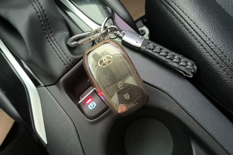 Used Toyota FRONTLANDER 2022 2.0L CVT Leading Edition Vehicle Key
