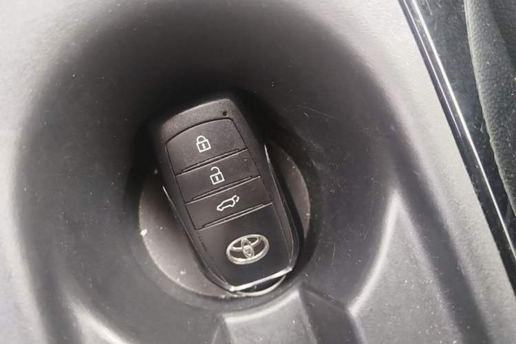 Used Toyota FRONTLANDER 2022 2.0L CVT Luxury PLUS Edition Vehicle Key