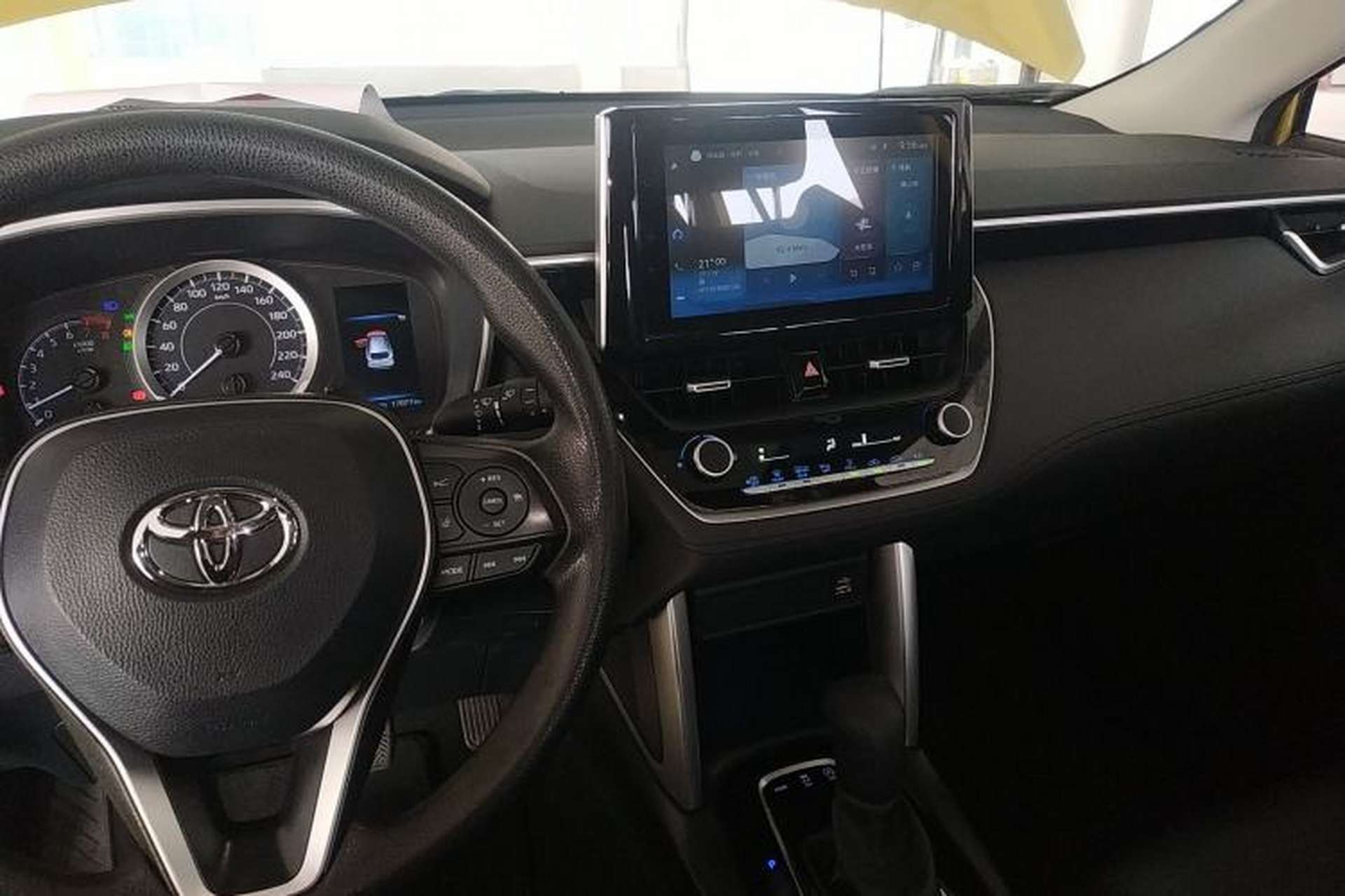 Used Toyota FRONTLANDER 2022 2.0L CVT Luxury PLUS Edition Center Console