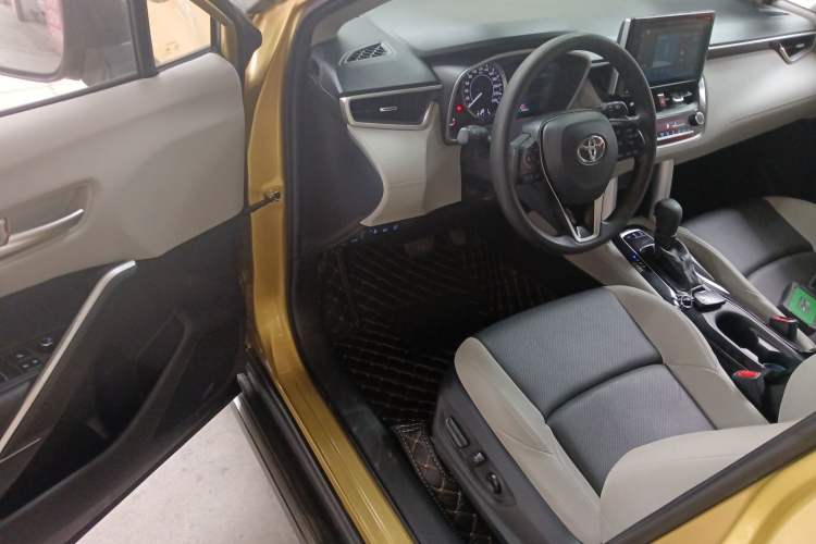 Used Toyota FRONTLANDER 2022 2.0L CVT Luxury PLUS Edition Driver Seat