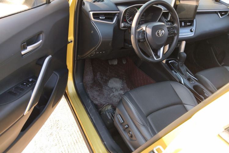 Used Toyota FRONTLANDER 2022 2.0L CVT Luxury PLUS Edition Driver Seat