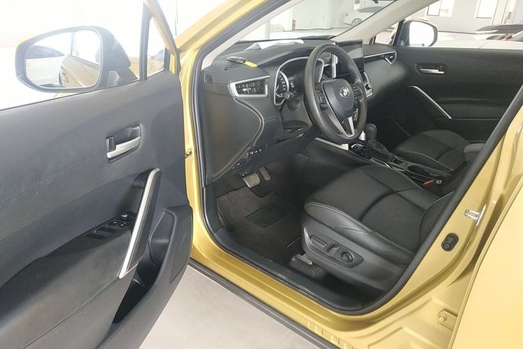 Used Toyota FRONTLANDER 2022 2.0L CVT Luxury PLUS Edition Driver Seat
