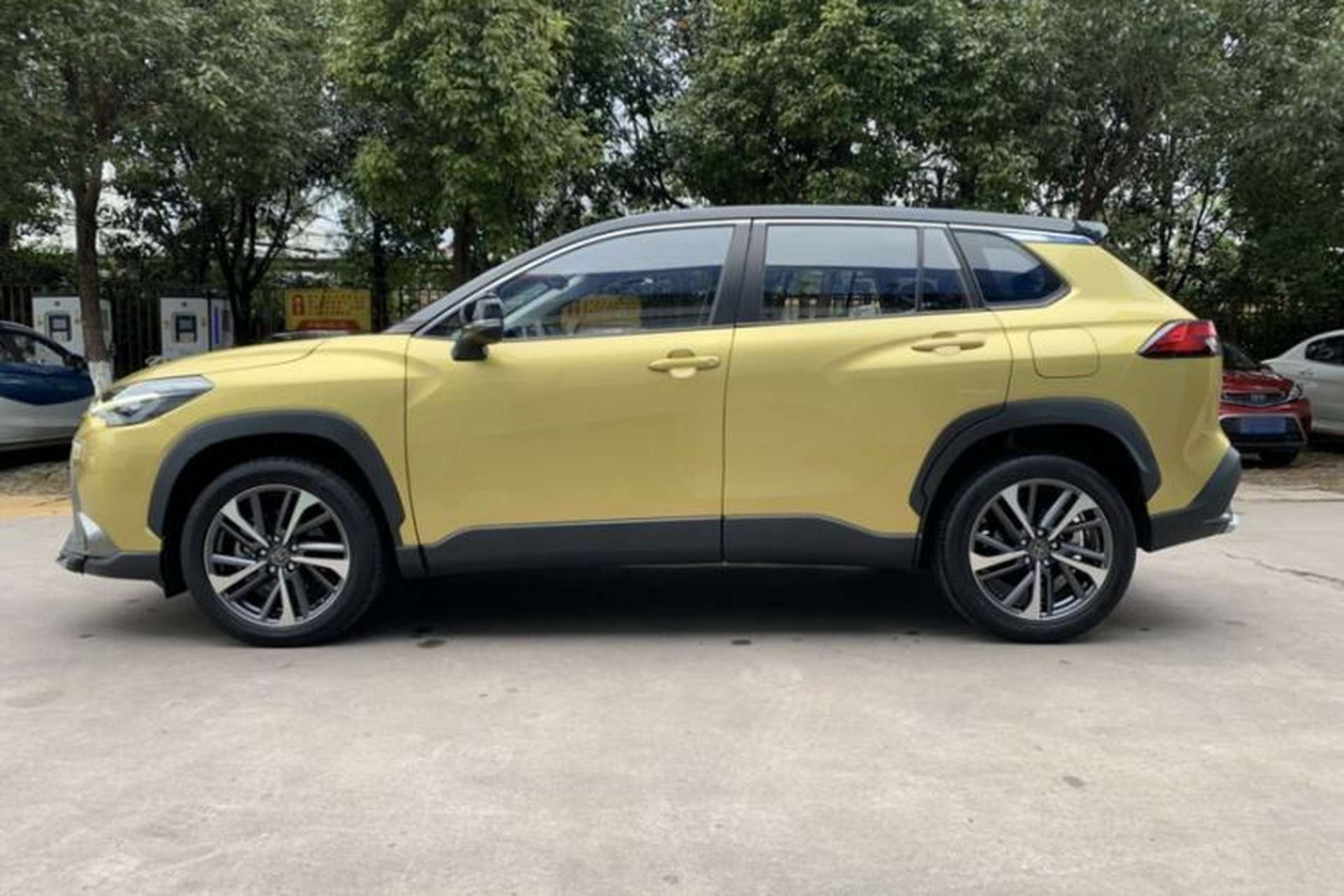 Used Toyota FRONTLANDER 2022 2.0L CVT Luxury PLUS Edition Exterior 5