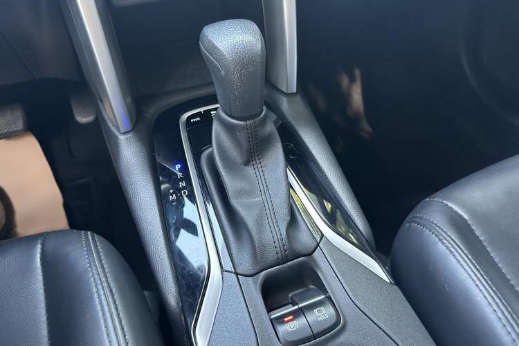 Used Toyota FRONTLANDER 2022 2.0L CVT Elite Edition Gear Lever