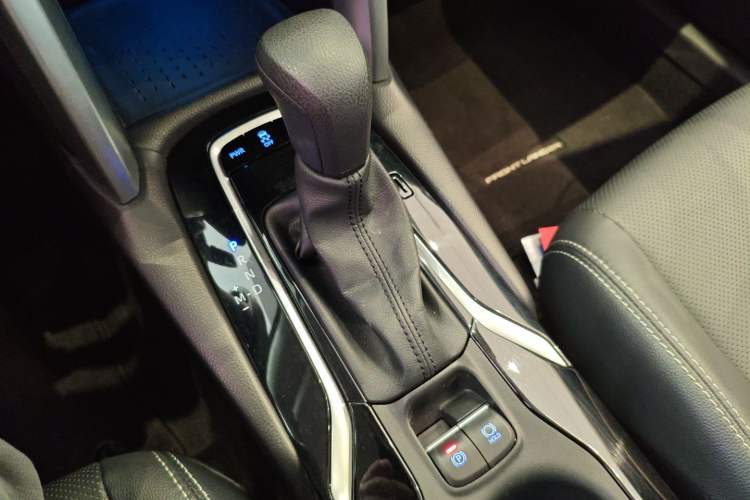 Used Toyota FRONTLANDER 2022 2.0L CVT Luxury PLUS Edition Gear Lever