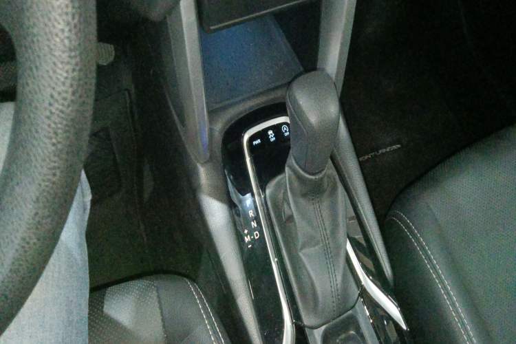 Used Toyota FRONTLANDER 2022 2.0L CVT Luxury PLUS Edition Gear Lever