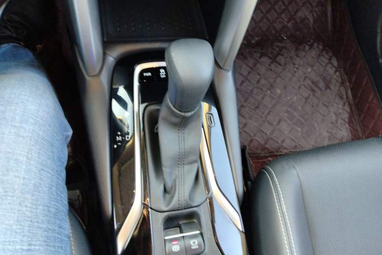 Used Toyota FRONTLANDER 2022 2.0L CVT Luxury PLUS Edition Gear Lever