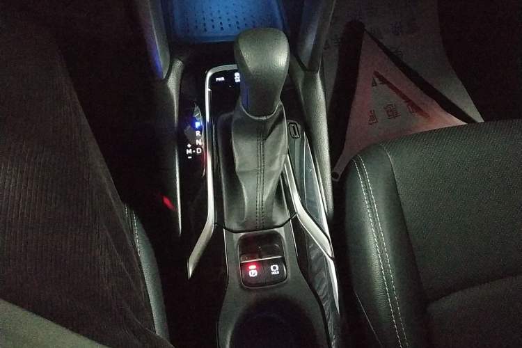 Used Toyota FRONTLANDER 2022 2.0L CVT Luxury PLUS Edition Gear Lever