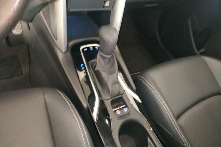 Used Toyota FRONTLANDER 2022 2.0L CVT Luxury PLUS Edition Gear Lever
