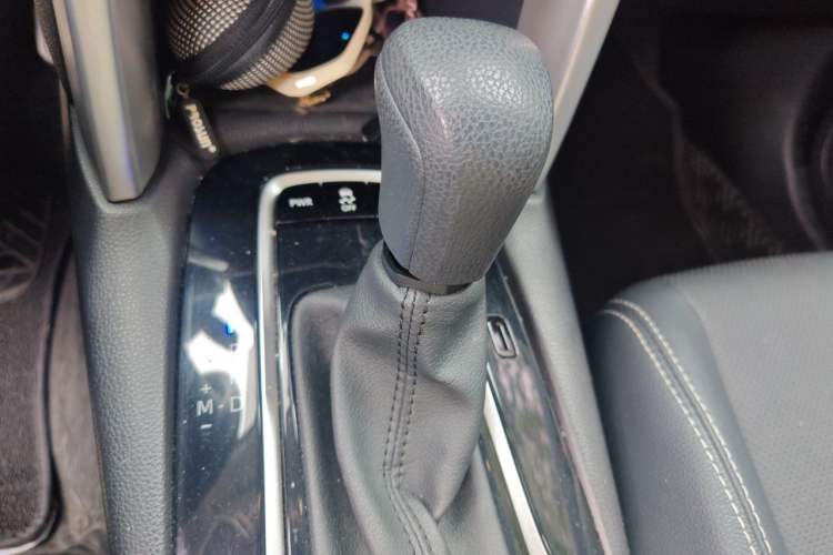 Used Toyota FRONTLANDER 2022 2.0L CVT Luxury PLUS Edition Gear Lever