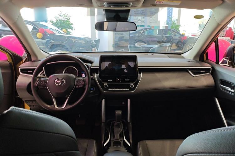 Used Toyota FRONTLANDER 2022 2.0L CVT Luxury PLUS Edition Interior 2