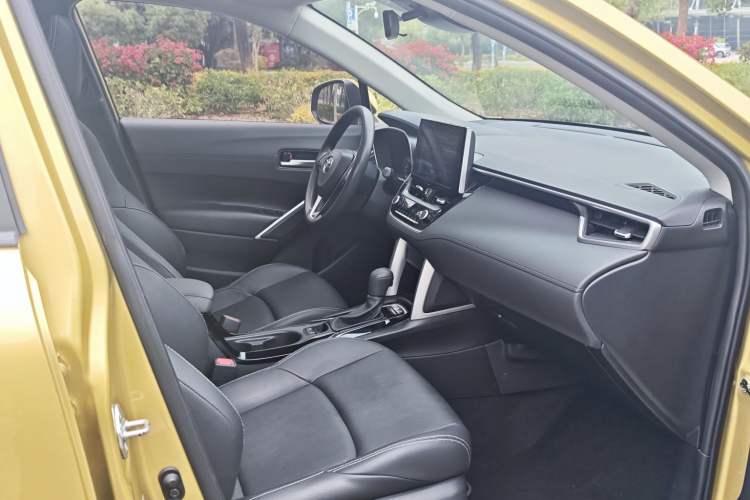 Used Toyota FRONTLANDER 2022 2.0L CVT Luxury PLUS Edition Interior 3