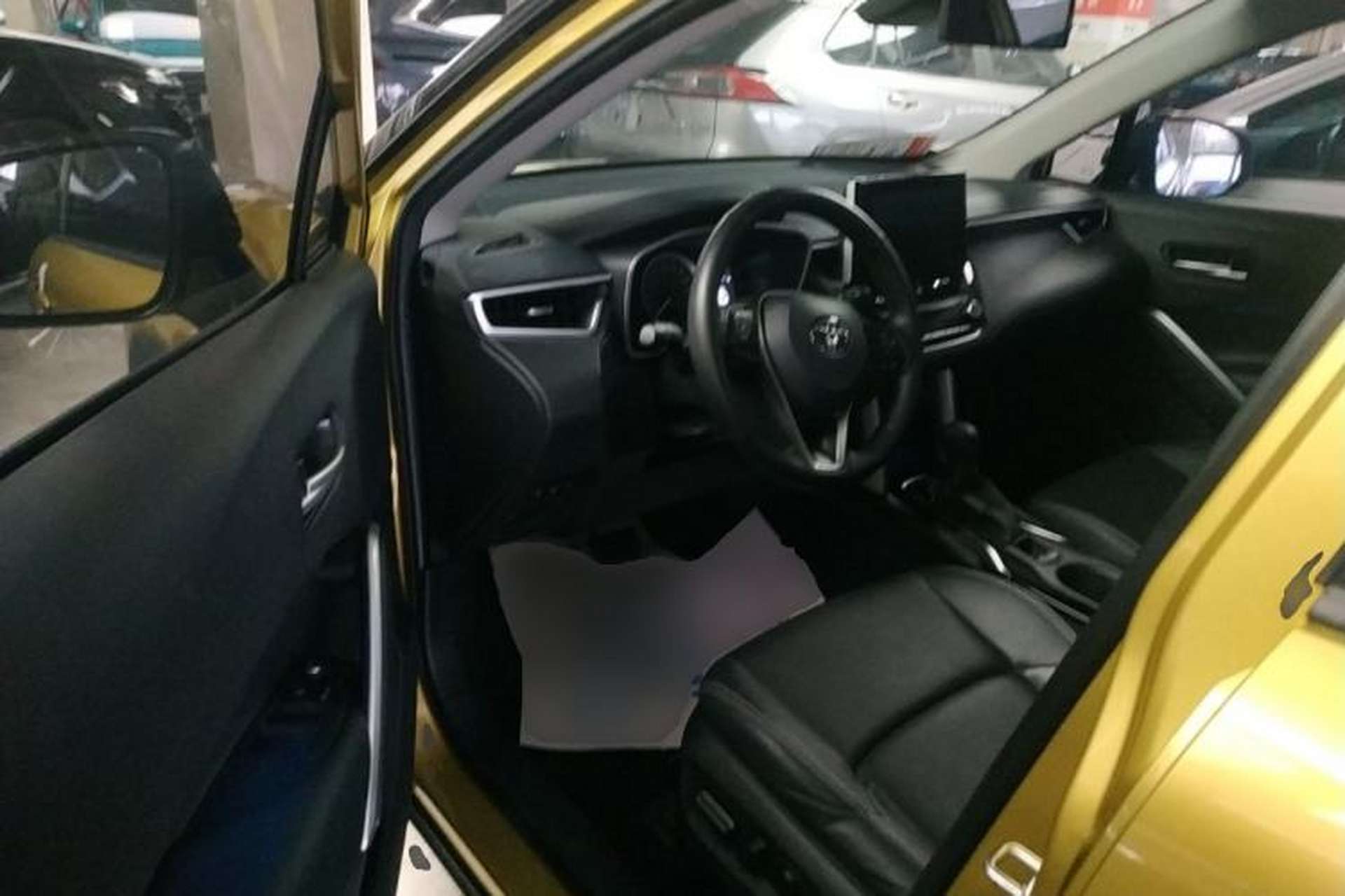 Used Toyota FRONTLANDER 2022 2.0L CVT Luxury PLUS Edition Interior 3