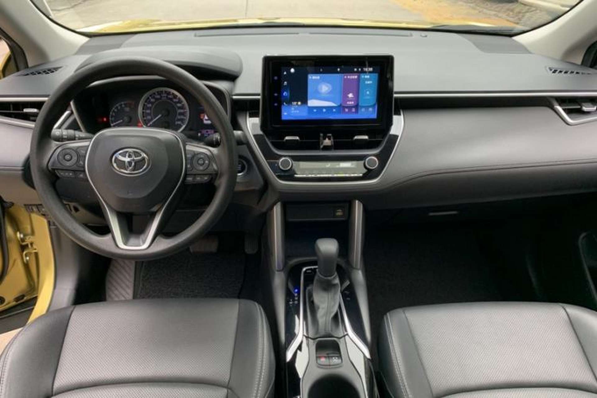 Used Toyota FRONTLANDER 2022 2.0L CVT Luxury PLUS Edition Interior 3