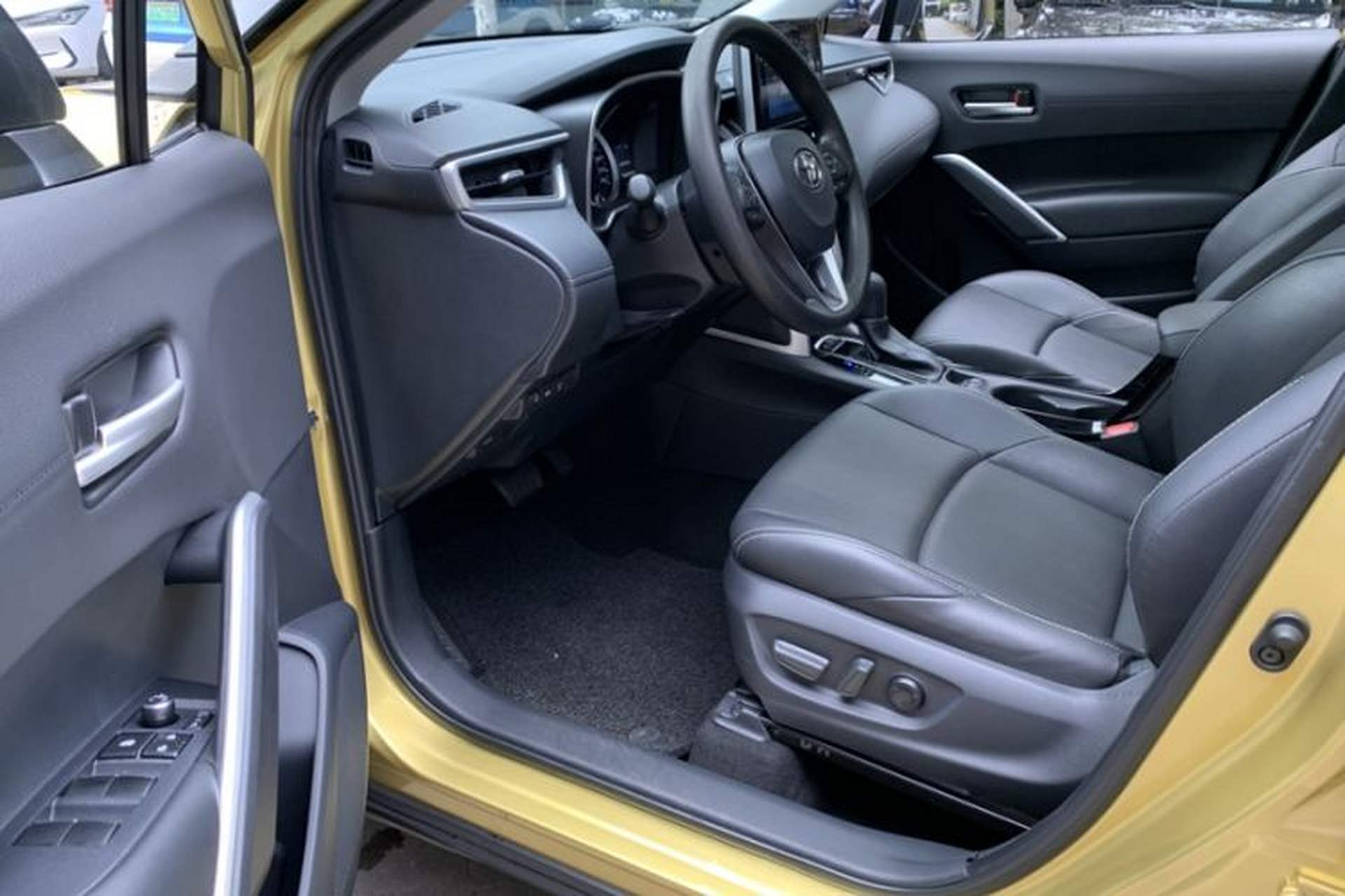 Used Toyota FRONTLANDER 2022 2.0L CVT Luxury PLUS Edition Interior 4
